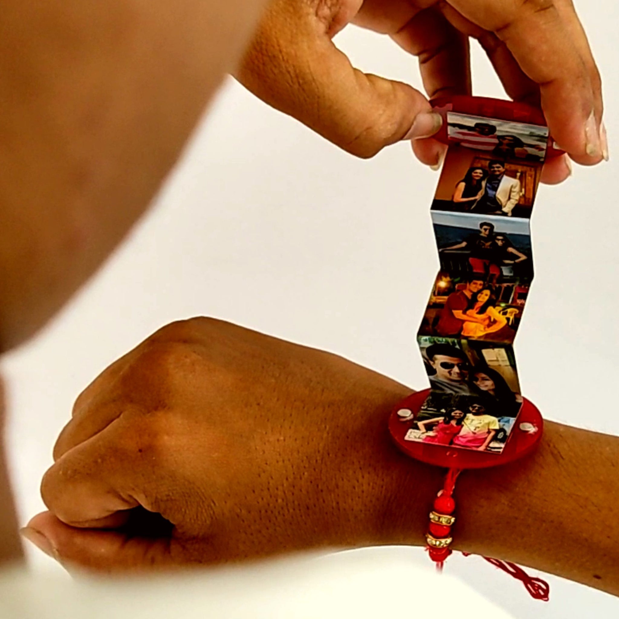 Photo rakhi - Popup from inside