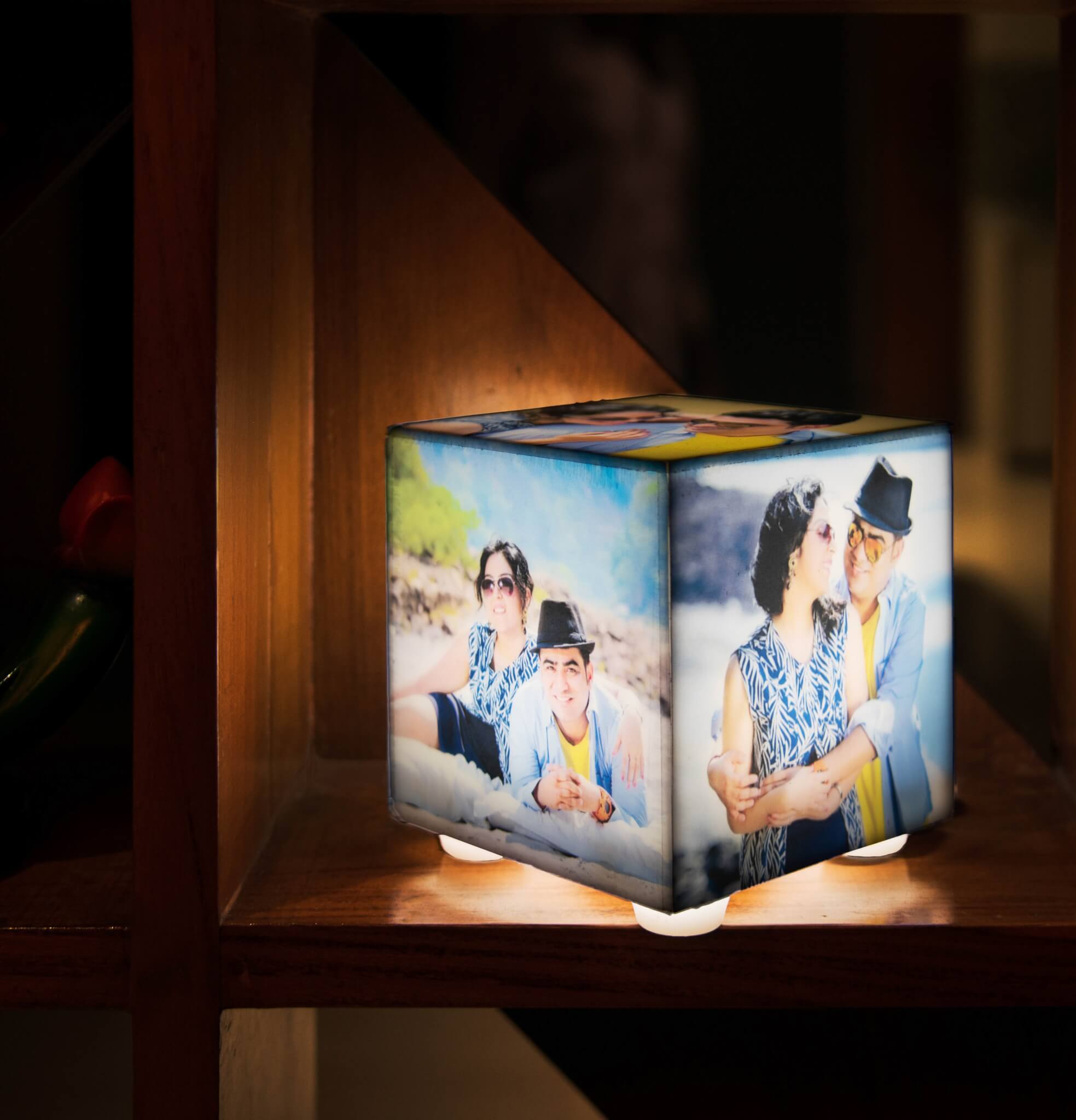 Cube lamp with 5 photos