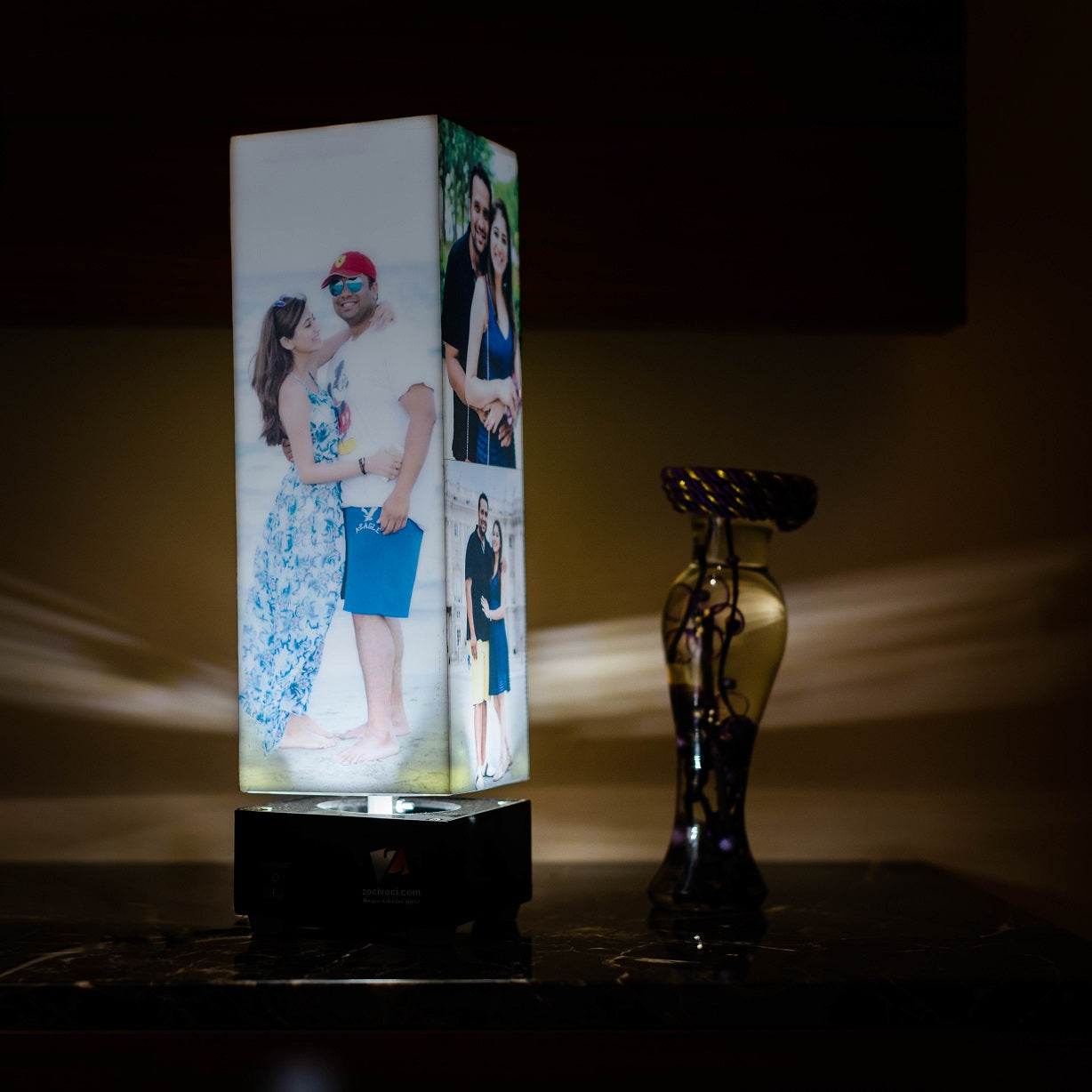 Tower rotating photo lamp