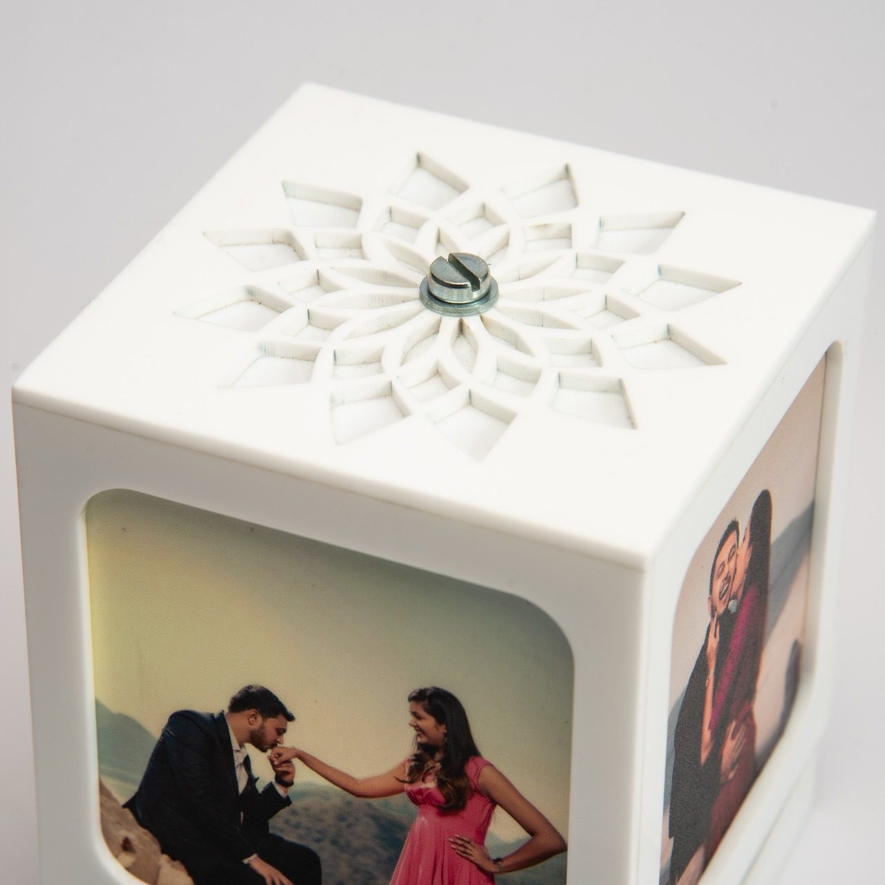 White Beauty - Rotating Photo Lamp