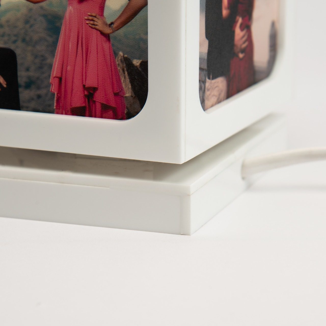 White Beauty - Rotating Photo Lamp