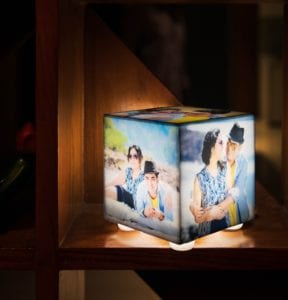 Cube lamp with 5 photos