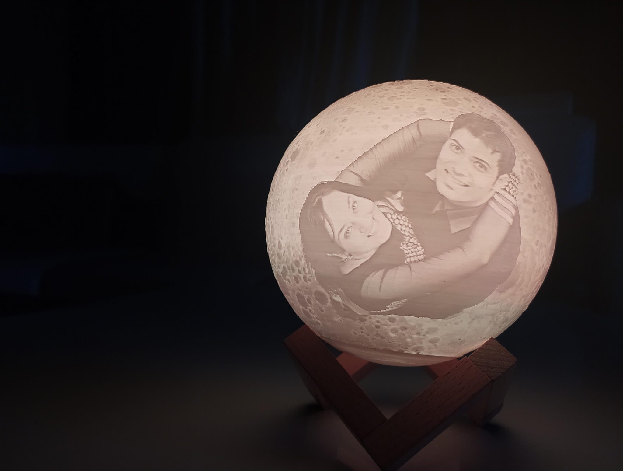 Photo moon lamp - The best personalized gift ever?